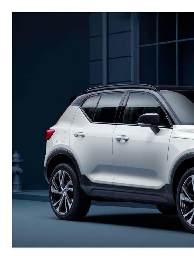  Volvo XC40 . Page 2