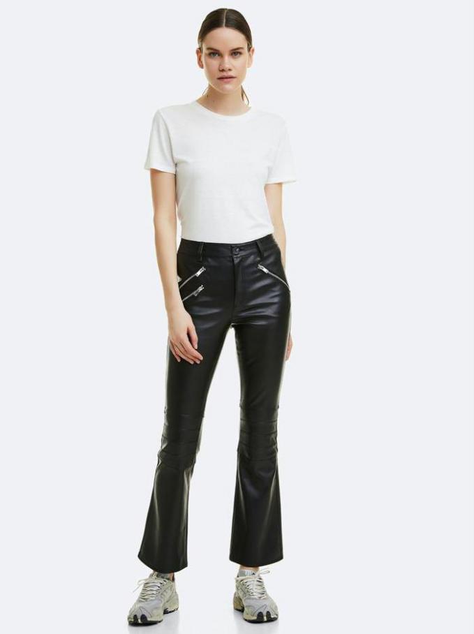  TRENDING NOW - Leather looks . Page 11