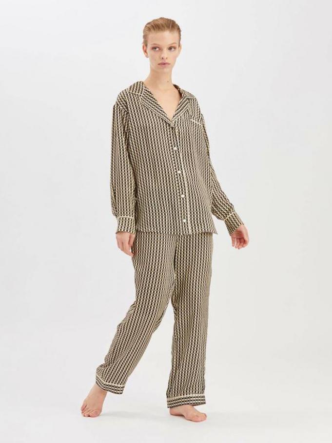  Sleepwear Collection . Page 13