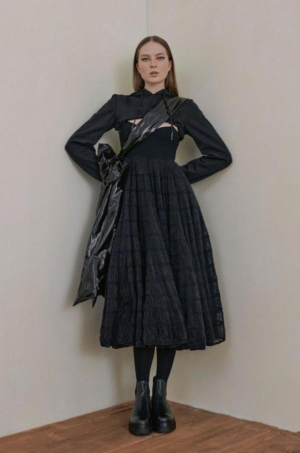 Red Valentino Fall 2021 Ready-to-Wear. Page 29