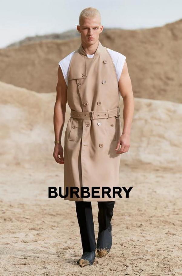 Menswear Collection. Burberry (2021-10-15-2021-10-15)