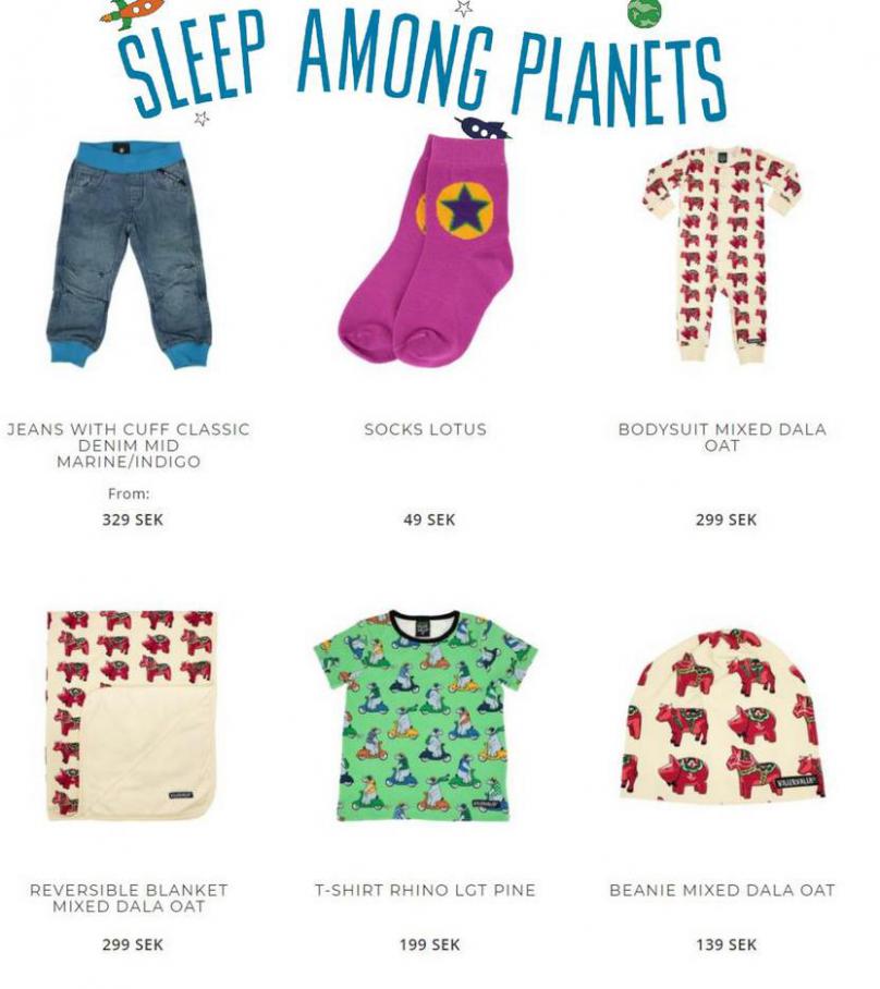 Sleep among planets, stars and spaceships. Page 8