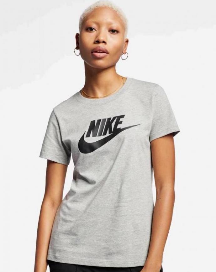 Nyheter T-Shirts Kvinnor Nike. Page 11